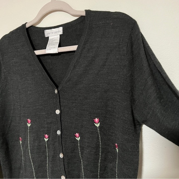Pierre cardin grey cardigan with buttons flower embroidered size large - Picture 2 of 7